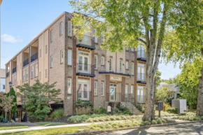 Bring Friends - Nashville Extra Large Rental Condo